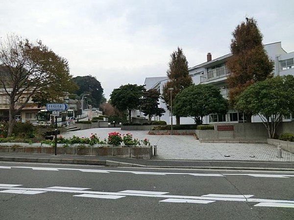 本牧中学校(本牧中学校まで1000m 中学校でスポーツに勉強に励みましょう♪)