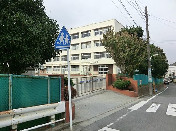 横浜市立中沢小学校(横浜市立中沢小学校まで450m)