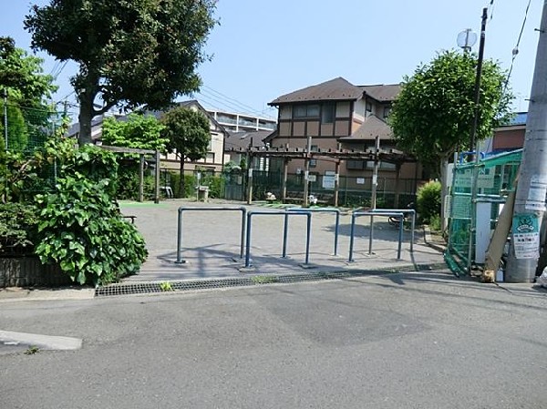 東有馬一丁目公園(東有馬一丁目公園まで400m)