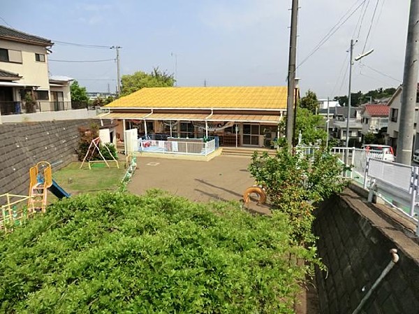 神大寺保育園(広い園庭があり、夏はプール遊びと泥んこ遊びをし、思い切り遊べる保育園。こどもの好奇心を伸ばし、自分を表現することと力を発揮できることを大切にしています。園内で作物の栽培や小動物の飼育を行っています。)