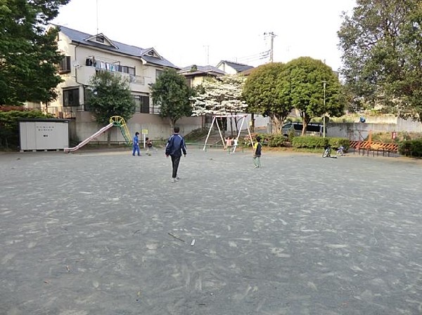 富士塚二丁目公園(富士塚二丁目公園まで800m)