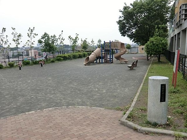 岩崎町第三公園(岩崎町第三公園まで40m)