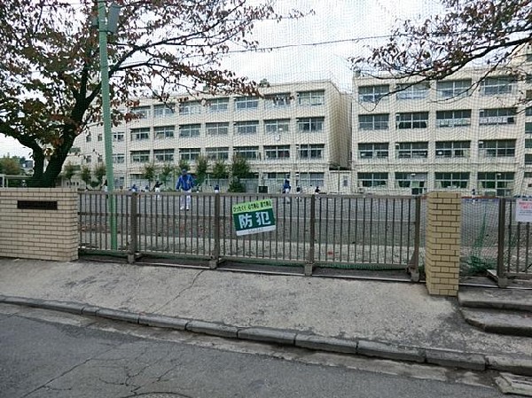 横浜市立師岡小学校(横浜市立師岡小学校まで850m)