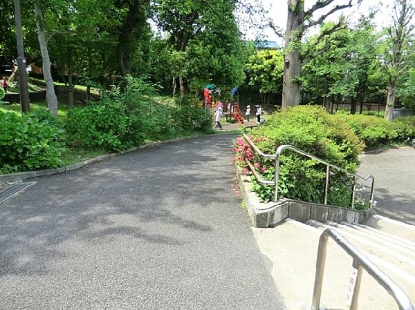 踊場公園(踊場公園まで750m)