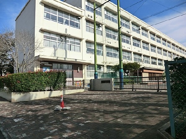 横浜市立新吉田小学校(横浜市立新吉田小学校まで350ｍ)