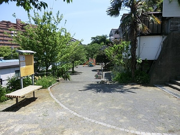 岡村ひばりヶ丘公園(岡村ひばりヶ丘公園まで550ｍ)