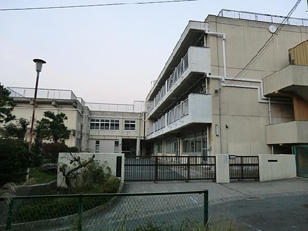 横浜市立岡津中学校(横浜市立岡津中学校まで1600m)