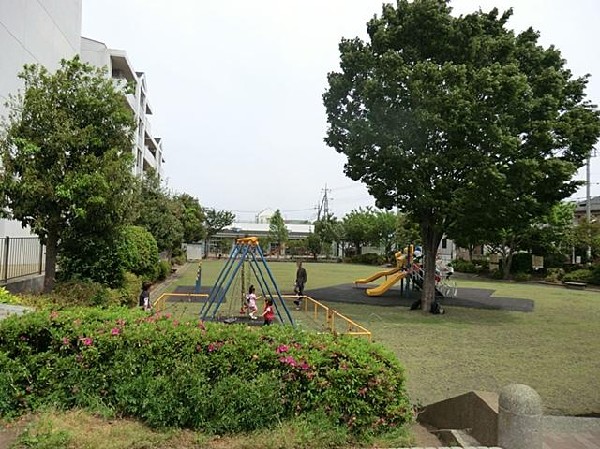 長津田公園(長津田公園まで350m)