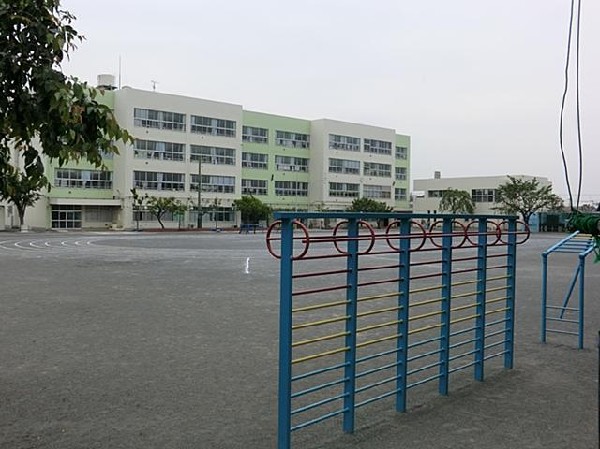 横浜市立上白根小学校(横浜市立上白根小学校まで190m)