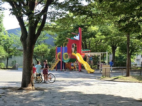 阿久和蟹沢公園(阿久和蟹沢公園まで800m)