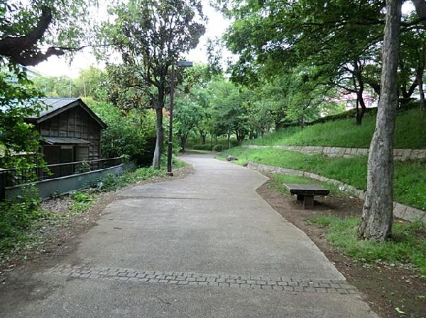 鶴ヶ峰公園(鶴ヶ峰公園まで400m 公園近くでお子様も安心して遊べます♪)