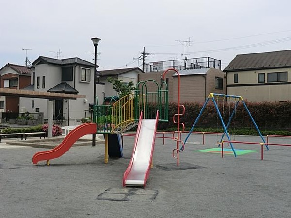 和泉町十三本公園(和泉町十三本公園まで750m)