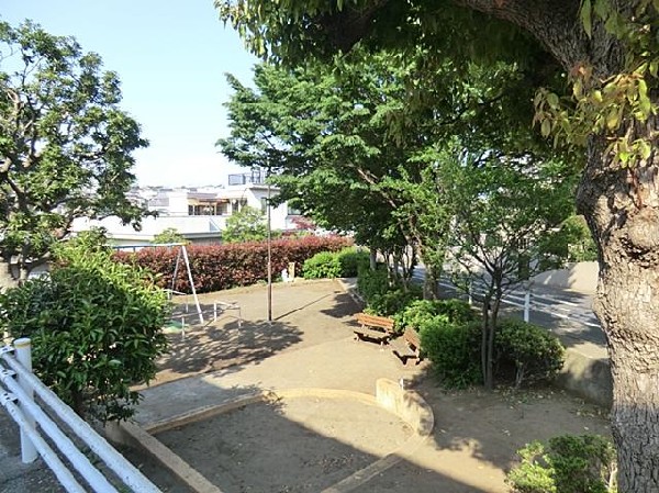 下永谷角田公園(下永谷角田公園まで800m)