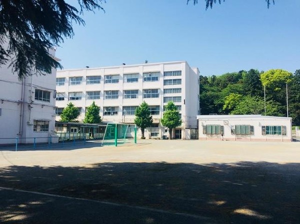 横浜市立岡津小学校(横浜市立岡津小学校まで750m)