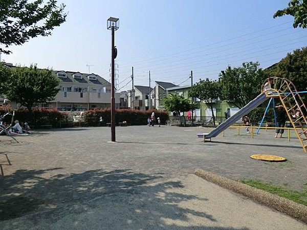 高田ひまわり公園(高田ひまわり公園まで300m 公園近くでお子様も安心して遊べます♪)