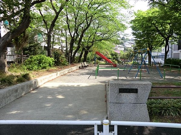 篠原町公園(篠原町公園まで400m)