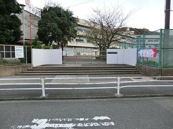 横浜市立釜利谷東小学校(横浜市立釜利谷東小学校まで550m)