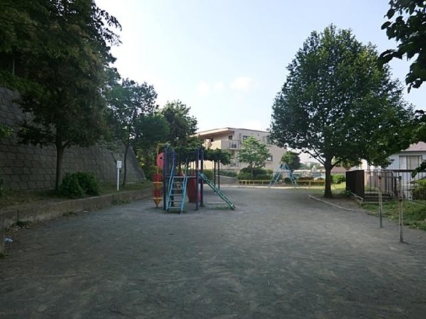 岩崎町第一公園(岩崎町第一公園まで650m)