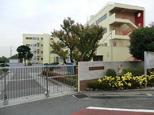 横浜市立上山小学校(横浜市立上山小学校まで500m)