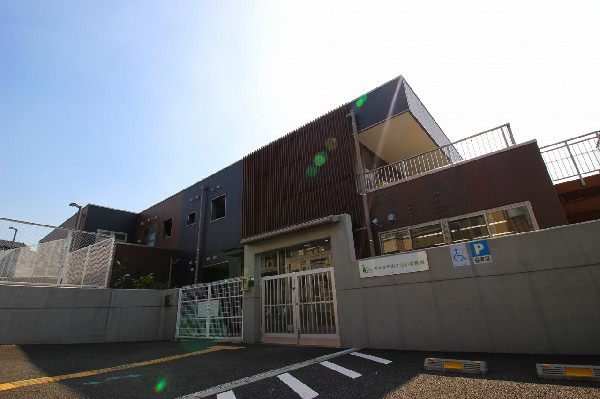 茶々かきのきだい保育園(認可保育園。コンセプトは「オトナな保育園」。子供も大人も充実した時間が過ごせる場所を目指しています。)