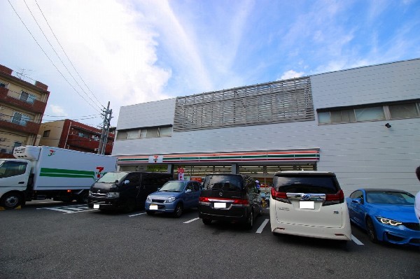 セブンイレブン川崎馬絹西店(セブンミール、お弁当に定評のあるセブンイレブン、コンビニエンスの最大手ですね。)