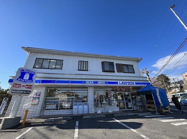 ローソン　麻生細山店(「マチのほっとステーション」をスローガンに掲げる通り、忙しい日々に「ほっ」とするひとときをもたらします。)