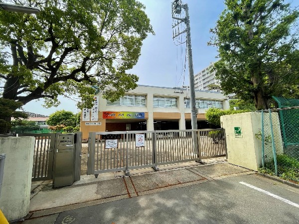 京町中学校(成長の過程でより濃い時間を過ごす3年間。ここで過ごす時間は、お子様にとって、とても大切な思い出となるはずです。)