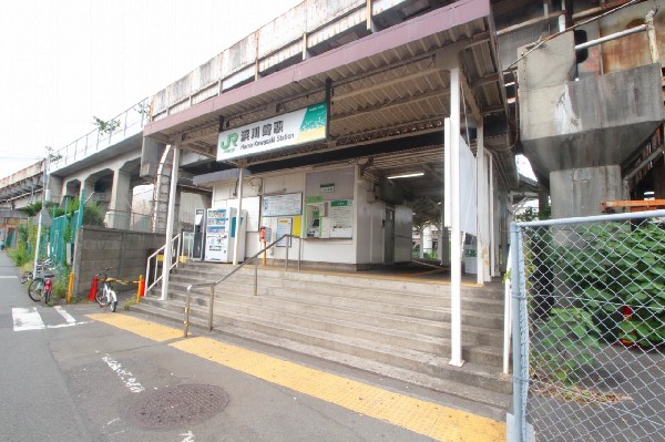 浜川崎駅(鶴見線と南武支線の乗換駅。駅舎は昭和の初期の雰囲気です。)