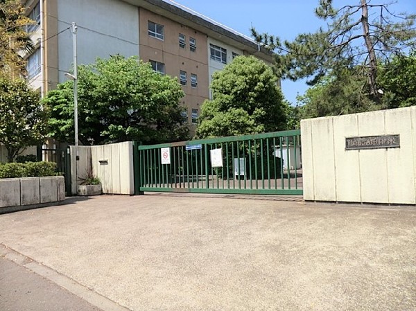 西野川小学校(「自然の坂道」「せせらぎ池」が特徴です。学校キャッチフレーズ：にこにこ しんせつ のびのびと がっこうだいすき わっくわく)