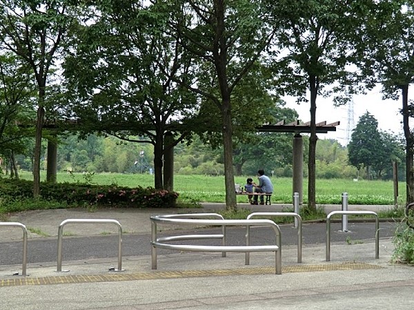 太尾見晴らしの丘公園(眺めの良い公園で、人気のターザンロープやザイルクライミング、その他にも一通りの遊具がそろっています。)