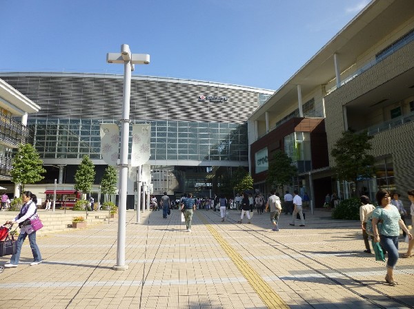 たまプラーザ駅(再開発中の駅前が次々と整備されています。より使いやすく、よりブランド力をつけたたまプラーザ駅が誕生するのは間近です。)