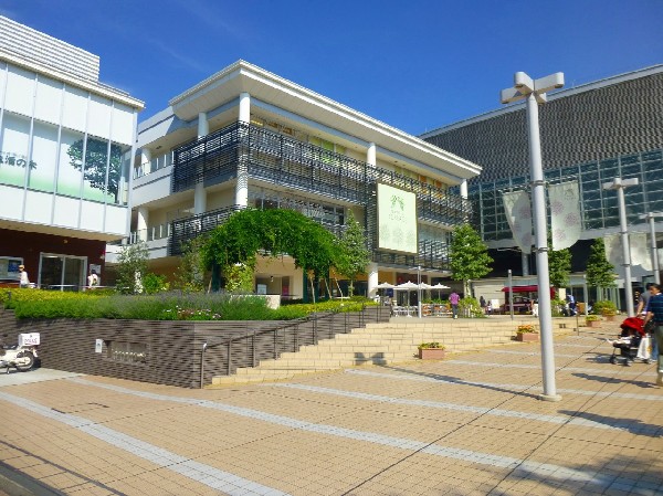 たまプラーザ駅(洗練された田園都市線のイメージそのままに、たまプラーザテラス・東急百貨店などの商業施設が揃う、急行停車駅です。)