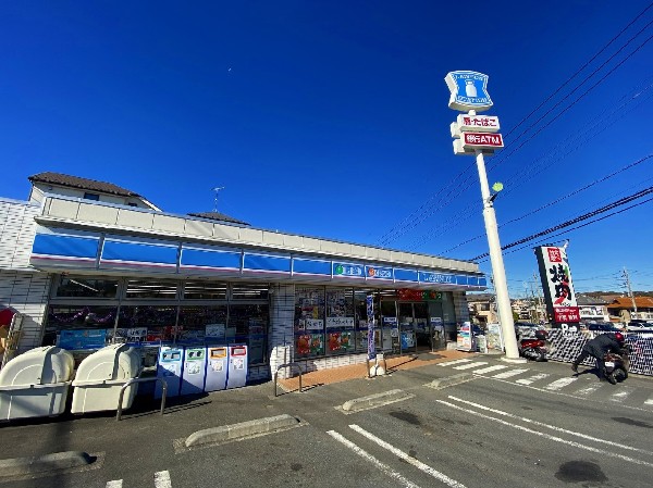 ローソン川崎神木本町四丁目店(「マチのほっとステーション」をスローガンに掲げる通り、忙しい日々に「ほっ」とするひとときをもたらします。)