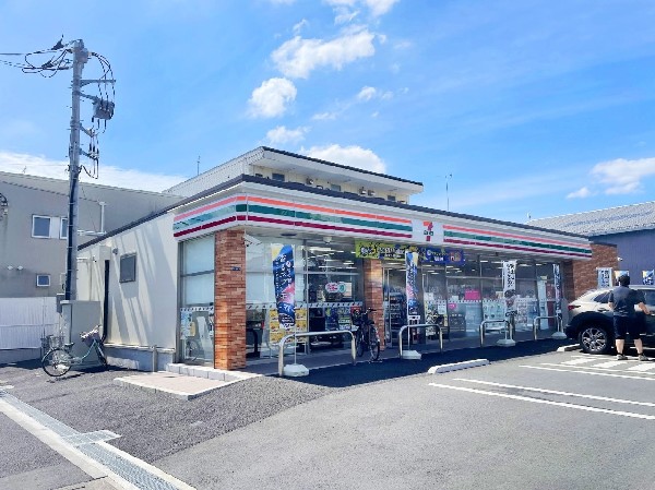 セブンイレブン小倉3丁目店(セブンミール、お弁当に定評のあるセブンイレブン、コンビニエンスの最大手ですね。)