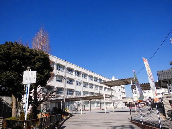 大曽根小学校(学校保健優良校や学校給食優良校などで表彰された実績を持ち、県や市の研究指定校として研究発表を実施したこともあります。)