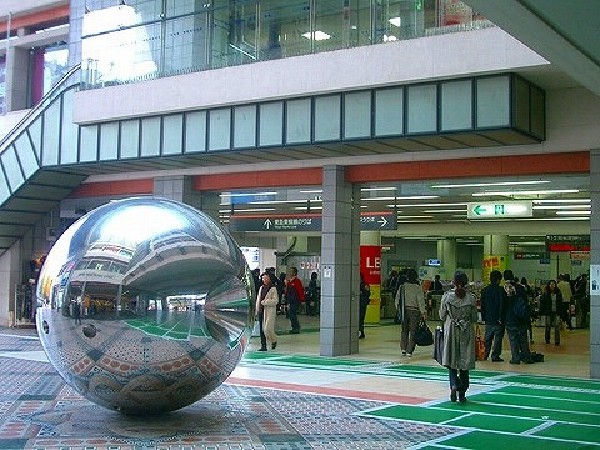 日吉駅 (東横線通勤特急・急行停車駅、グリーンライン始発駅。「渋谷」駅へ約20分、「横浜」駅へ約12分と、好アクセス駅です。)