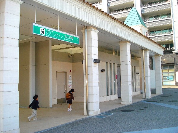 北山田駅(横浜方面や都内方面、どちらにもアクセス良好です。駅周辺には商業施設、少し離れると住宅街と、利便性と住環境のバランスが整うエリアです。)