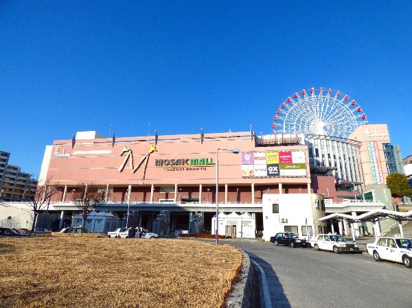 センター北駅(センター北駅周辺は商業施設が多いので、ショッピング、お食事には最適です。映画館などもあるので一日遊べます。)