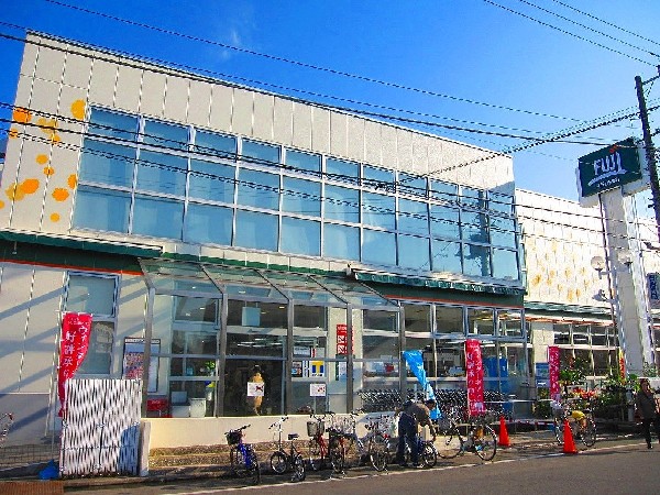 ＦＵＪＩスーパー鳥山店(生鮮品は品質・鮮度にこだわり、豊富な品揃えでお客様に喜んでいただけるよう心がけております)