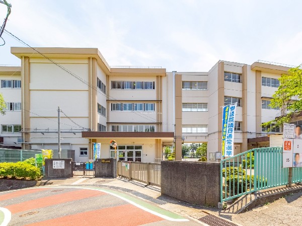 南野川小学校( 自然豊かな地域にある小学校です。 元気な挨拶　明るい笑顔　南野川っ子は毎日輝いています。)