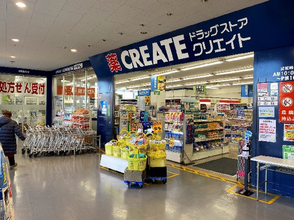 ファミリーマート港北大倉山店(ファミチキをはじめスナックメニューも大人気です。買物だけではなく、日常生活に関係する最重要施設となりつつある。)