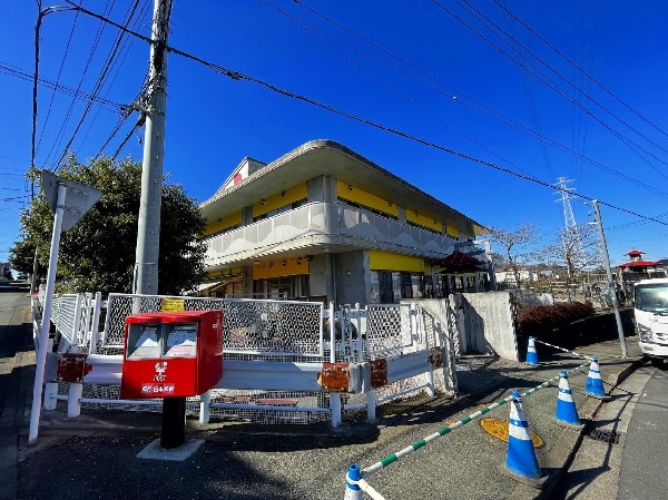 あかね台光の子保育園(豊かな自然と遊び場、そして木をたくさんつかったあたたかみのある園舎で、子どもたちはのびのびと過ごしています。)