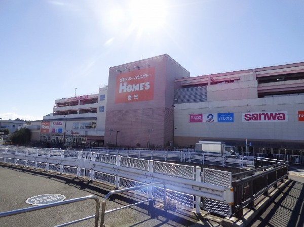 島忠ホームズ町田三輪店(スーパー三和、100均のダイソー、お食事、ファッション、西松屋、その他サービスがある複合施設。)