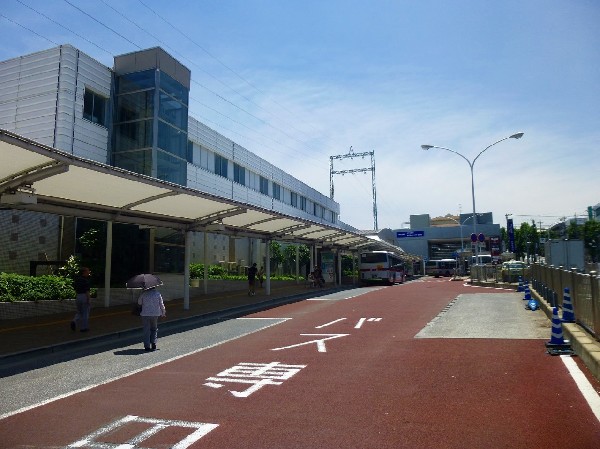 あざみ野駅(渋谷駅まで乗り換えなしで約35分で行ける。横浜市内で上位を争う人気の駅。)