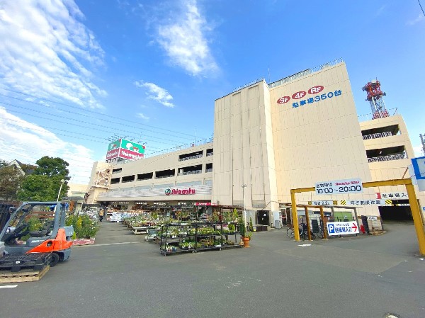 島忠　荏田店(日用品、ペット用品、家電から建築資材まで何でもそろうホームセンターです。)