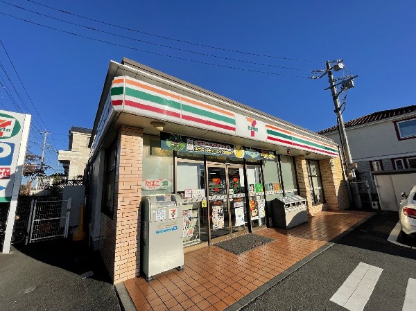 セブンイレブン横浜美しが丘西3丁目店(セブンミール、お弁当に定評のあるセブンイレブン、コンビニエンスの最大手ですね。)