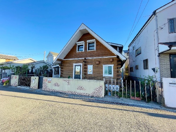 保育所どんぐり山潮見台園(川崎市認定保育園　1．外遊びが基本　2．自分のことは自分でする　そんな保育を心がけています　)