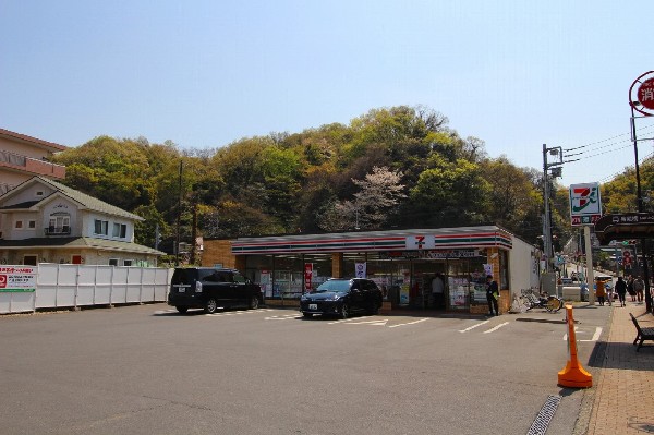 セブンイレブン川崎長尾橋店(なくてはならないコンビニが徒歩5分程度で行けるのはありがたい。惣菜、弁当など進化続けるセブンイレブン！)