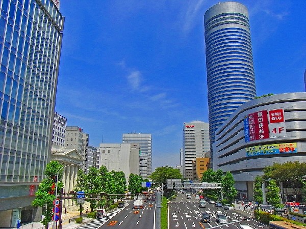 新横浜駅(JR横浜線・ブルーラインが交差する。更には横浜市の新幹線における玄関口の駅。横浜アリーナ、日産スタジアム等イベントが多い。)