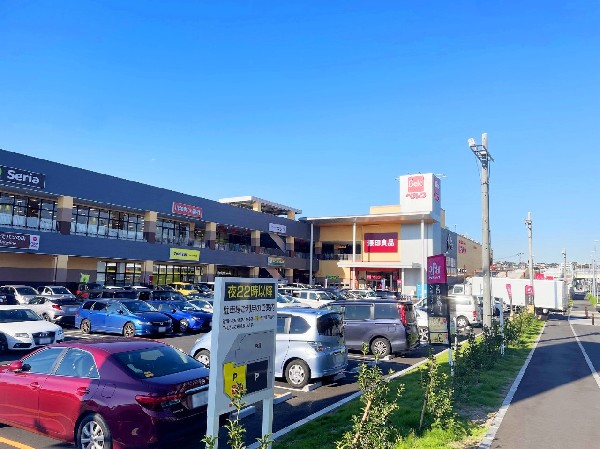 ベルク　フォルテ横浜川和町店(令和4年8月にオープンした大型商業施設!「ベルク」や「マツモトキヨシ」「無印良品」などもありお買物に便利な施設です。)